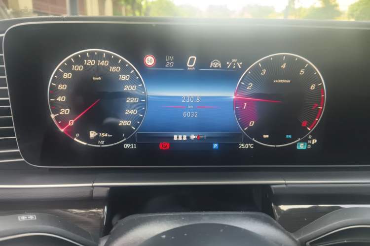 Used Mercedes-Benz GLE 2025 GLE 350 4MATIC Stylish Model Odometer Close Up
