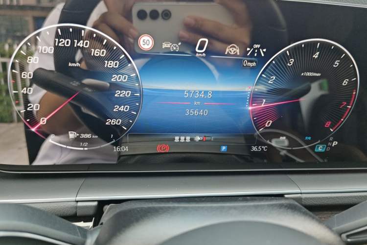 Used Mercedes-Benz GLE 2025-Year Restyled GLE 350 4MATIC Fashion Edition Odometer Close Up