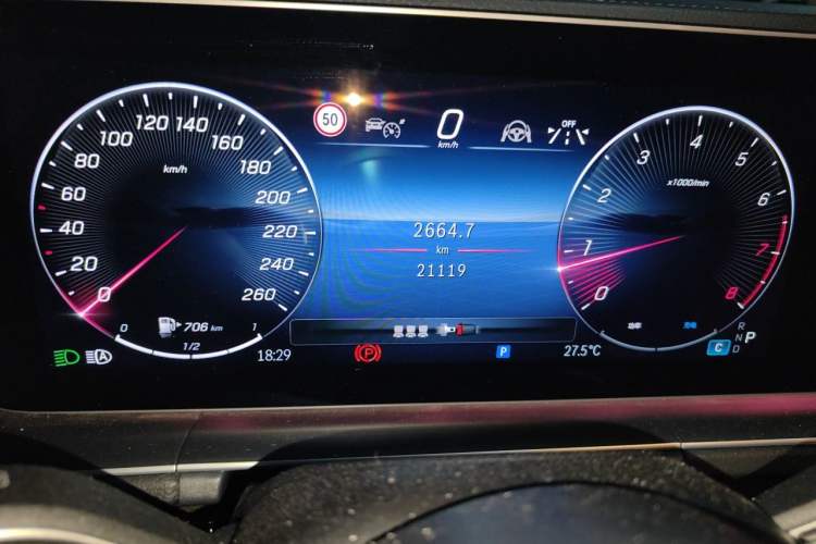 Used Mercedes-Benz GLE 2025 GLE 350 4MATIC Stylish Model Odometer Close Up