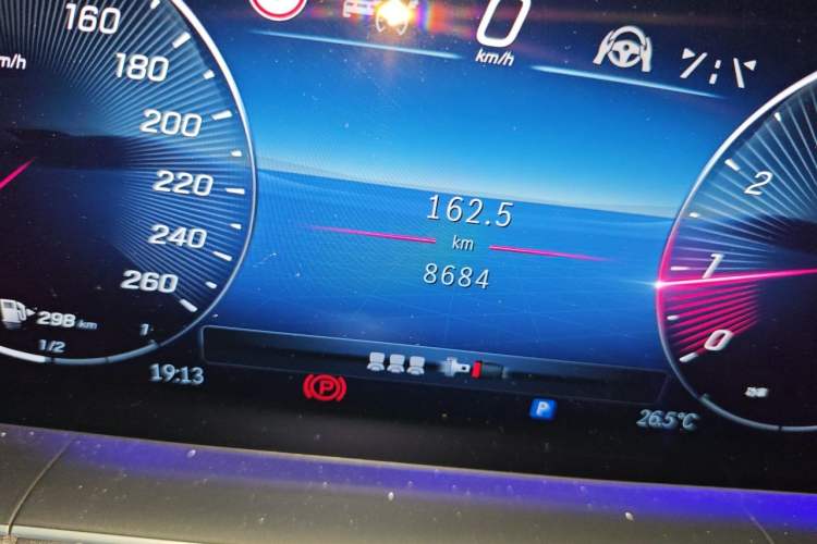 Used Mercedes-Benz GLE 2025 GLE 450 4MATIC Luxury Model Odometer Close Up