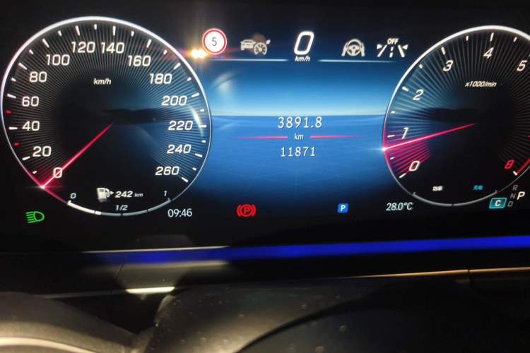Used Mercedes-Benz GLE 2025-Year Restyled GLE 350 4MATIC Fashion Edition Odometer Close Up