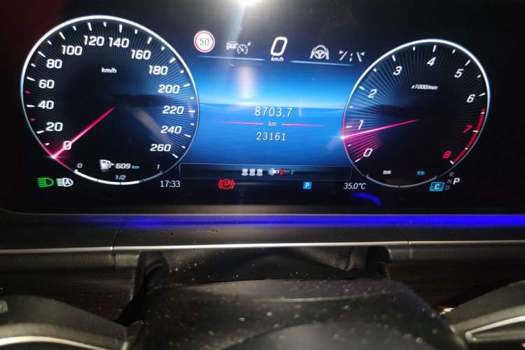 Used Mercedes-Benz GLE 2025 GLE 350 4MATIC Stylish Model Odometer Close Up