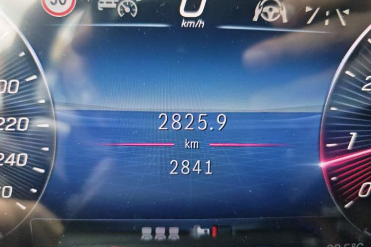 Used Mercedes-Benz GLE 2025 GLE 350 4MATIC Stylish Model Odometer Close Up