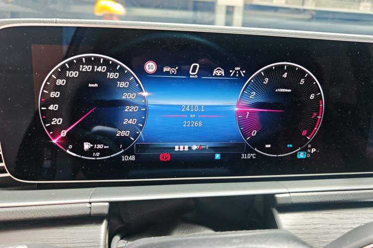 Used Mercedes-Benz GLE 2025 GLE 450 4MATIC Luxury Model Odometer Close Up