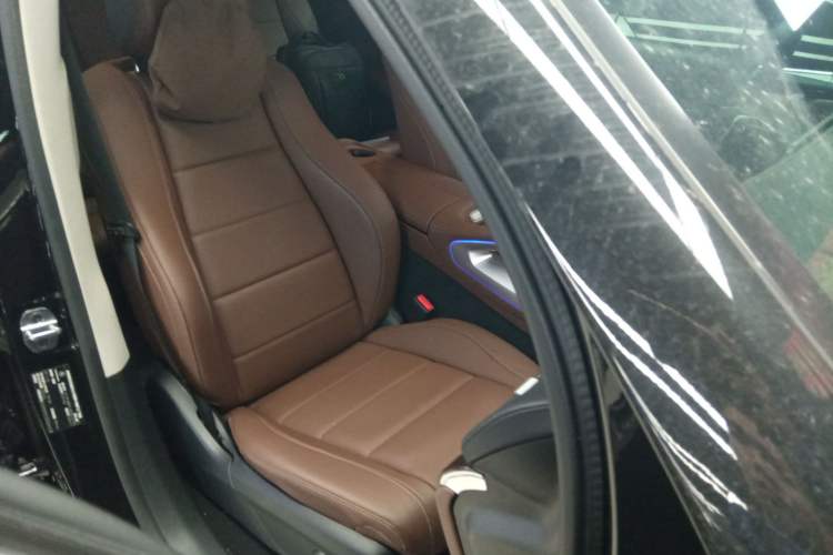 Used Mercedes-Benz GLE 2025 GLE 350 4MATIC Stylish Model Right Front Seat