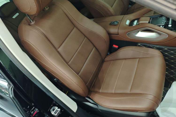 Used Mercedes-Benz GLE 2025 GLE 350 4MATIC Stylish Model Right Front Seat