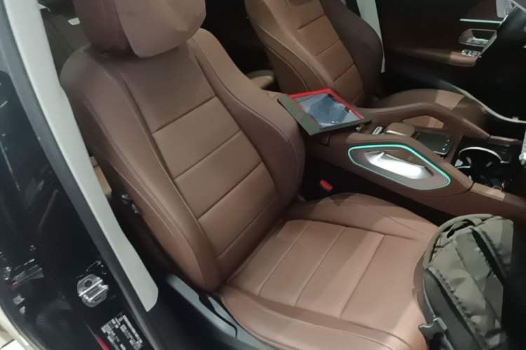 Used Mercedes-Benz GLE 2025 GLE 450 4MATIC Fashion Edition Right Front Seat