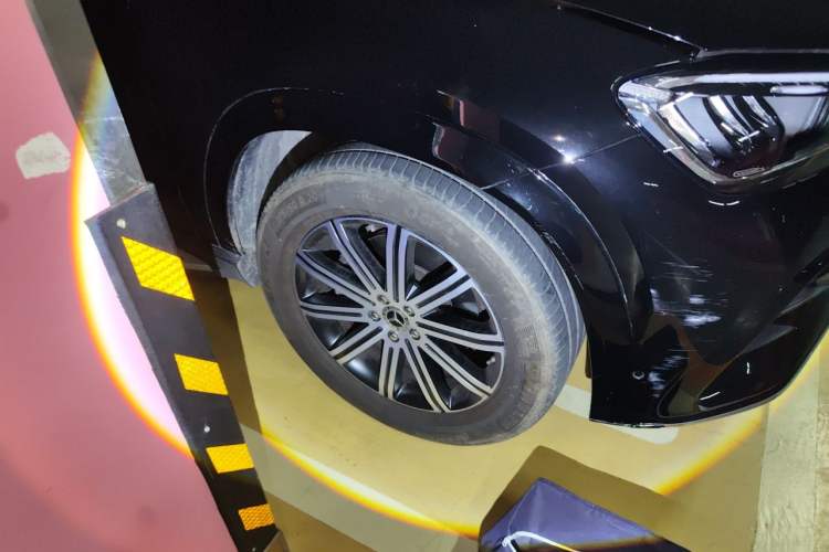 Used Mercedes-Benz GLE 2025 GLE 350 4MATIC Stylish Model Right Front Wheel Hub