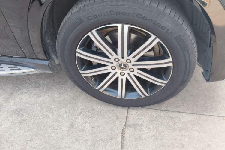 Used Mercedes-Benz GLE 2025 GLE 350 4MATIC Stylish Model Right Front Wheel Hub