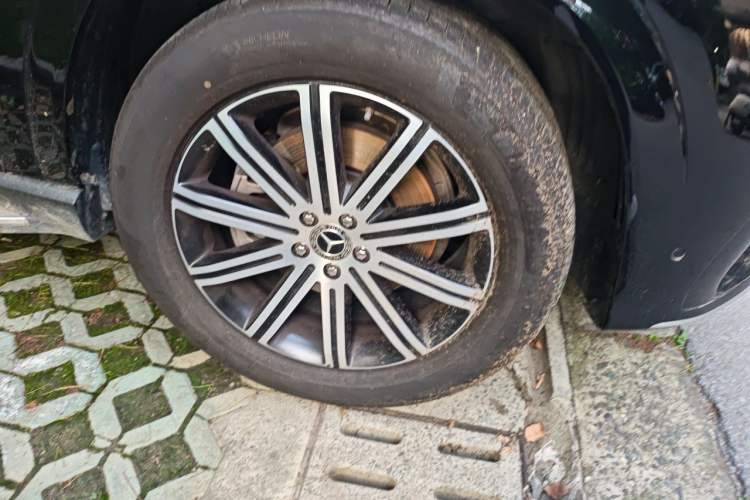 Used Mercedes-Benz GLE 2025 GLE 350 4MATIC Stylish Model Right Front Wheel Hub