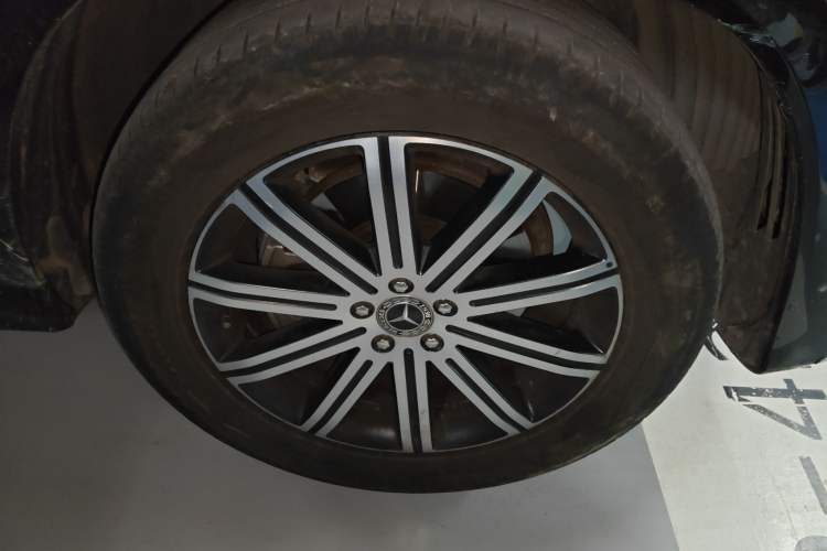 Used Mercedes-Benz GLE 2025 GLE 350 4MATIC Stylish Model Right Front Wheel Hub