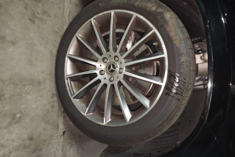 Used Mercedes-Benz GLE 2025 GLE 450 4MATIC Luxury Model Right Front Wheel Hub