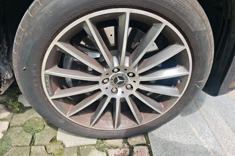 Used Mercedes-Benz GLE 2025 GLE 450 4MATIC Luxury Model Right Front Wheel Hub