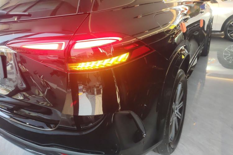 Used Mercedes-Benz GLE 2025 GLE 350 4MATIC Stylish Model Right Rear Taillight
