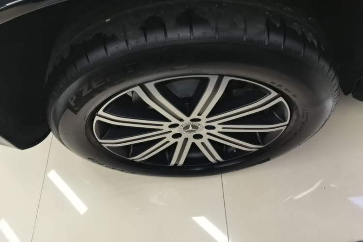 Used Mercedes-Benz GLE 2025 GLE 350 4MATIC Stylish Model Right Rear Wheel Hub