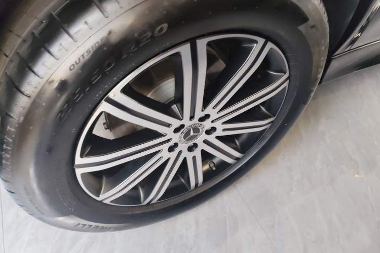 Used Mercedes-Benz GLE 2025 GLE 350 4MATIC Stylish Model Right Rear Wheel Hub
