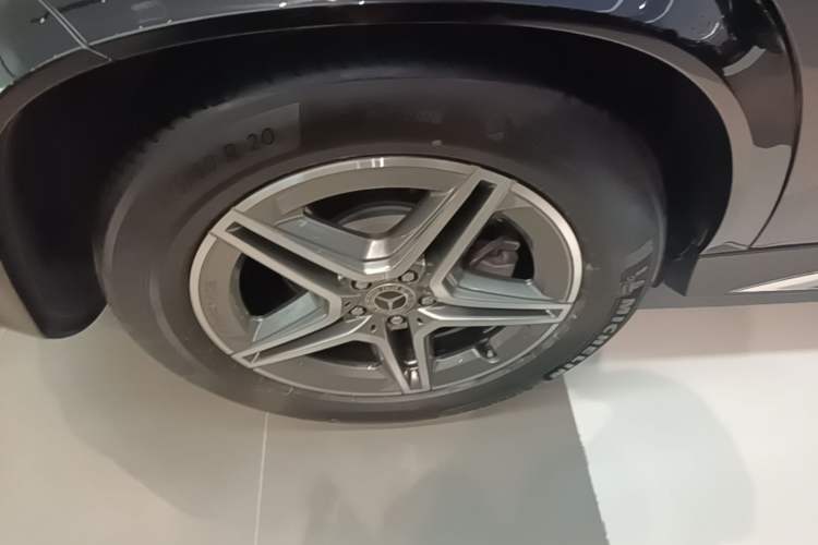 Used Mercedes-Benz GLE 2025 GLE 450 4MATIC Fashion Edition Right Rear Wheel Hub