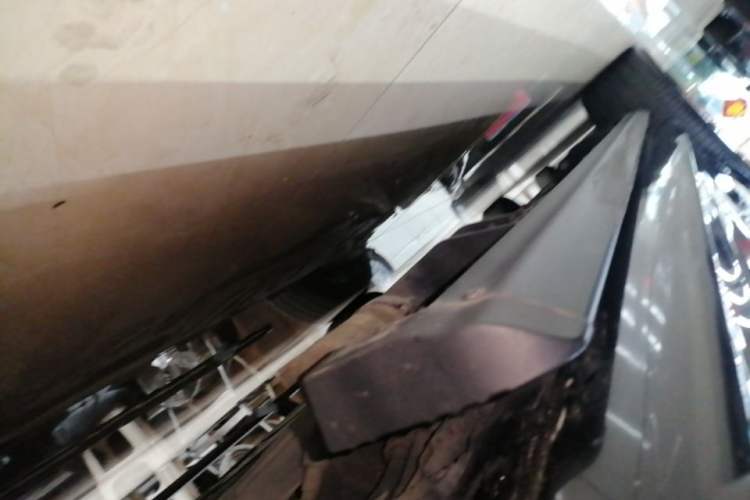 Used Mercedes-Benz GLE 2025 GLE 350 4MATIC Stylish Model Right Side Sill