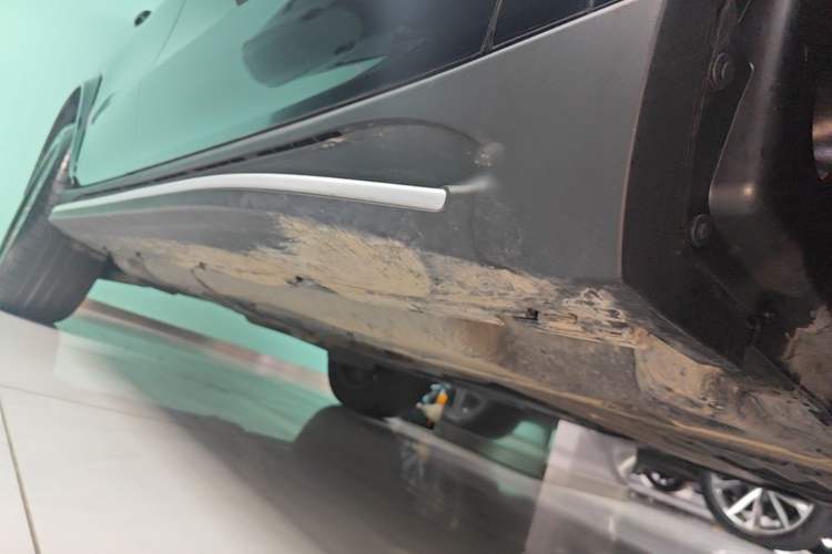 Used Mercedes-Benz GLE 2025 GLE 450 4MATIC Fashion Edition Right Side Sill