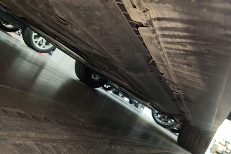 Used Mercedes-Benz GLE 2025 GLE 350 4MATIC Stylish Model Right Side Sill