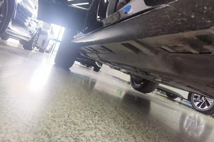Used Mercedes-Benz GLE 2025 GLE 350 4MATIC Stylish Model Right Side Sill