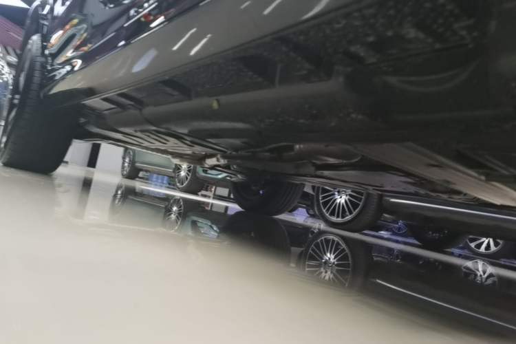 Used Mercedes-Benz GLE 2025 GLE 350 4MATIC Stylish Model Right Side Sill