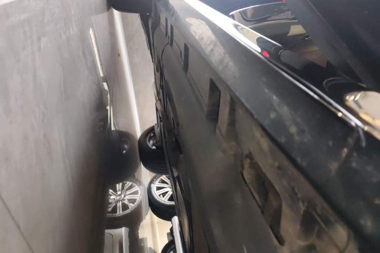 Used Mercedes-Benz GLE 2025 GLE 350 4MATIC Stylish Model Right Side Sill
