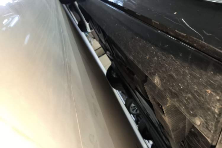 Used Mercedes-Benz GLE 2025 GLE 350 4MATIC Stylish Model Right Side Sill