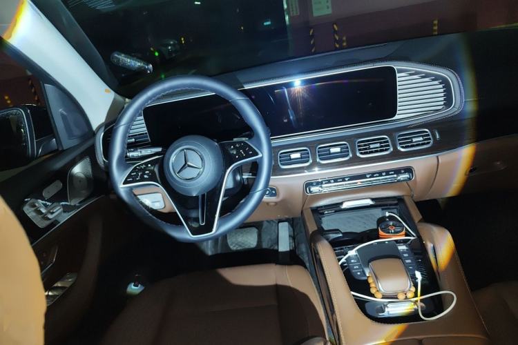 Used Mercedes-Benz GLE 2025 GLE 350 4MATIC Stylish Model Steering Wheel