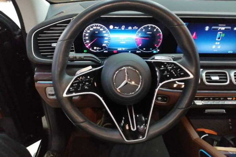 Used Mercedes-Benz GLE 2025 GLE 350 4MATIC Stylish Model Steering Wheel