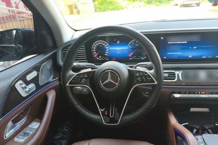 Used Mercedes-Benz GLE 2025 GLE 350 4MATIC Stylish Model Steering Wheel