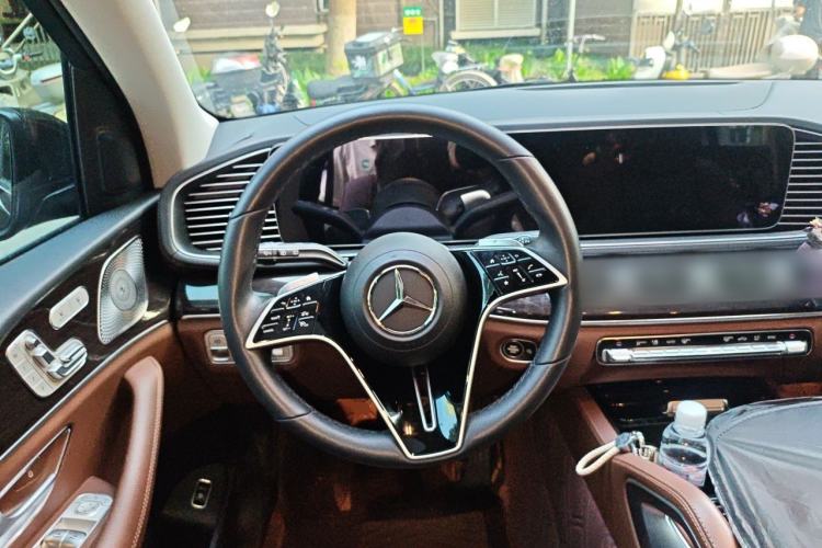 Used Mercedes-Benz GLE 2025 GLE 350 4MATIC Stylish Model Steering Wheel