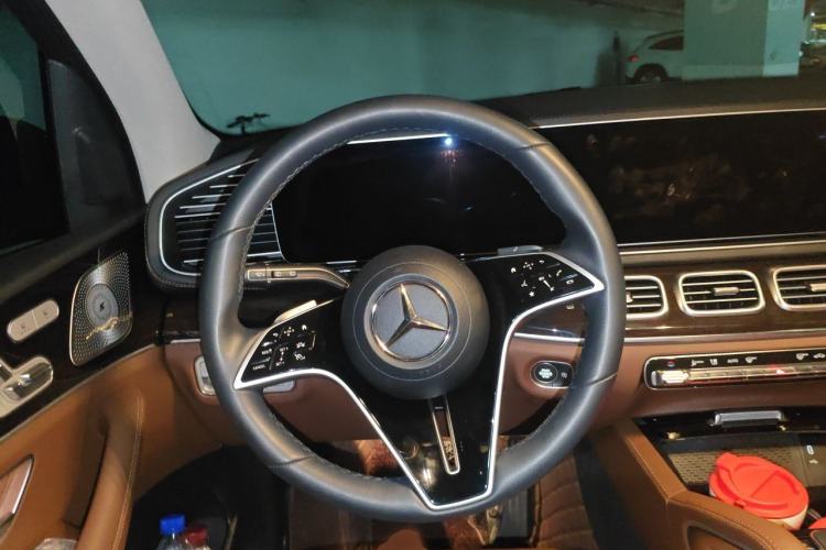 Used Mercedes-Benz GLE 2025 GLE 350 4MATIC Stylish Model Steering Wheel