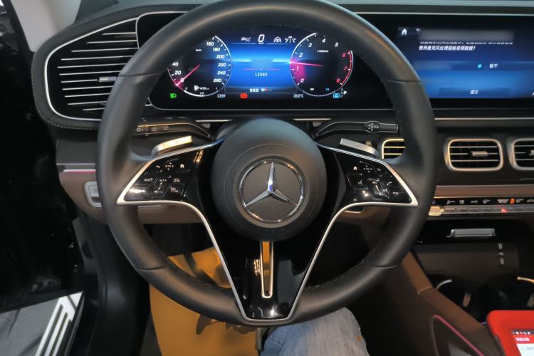 Used Mercedes-Benz GLE 2025 GLE 350 4MATIC Stylish Model Steering Wheel