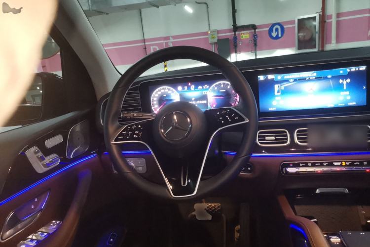 Used Mercedes-Benz GLE 2025 GLE 350 4MATIC Stylish Model Steering Wheel