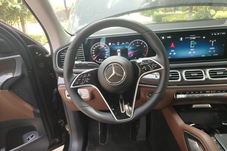 Used Mercedes-Benz GLE 2025 GLE 350 4MATIC Stylish Model Steering Wheel