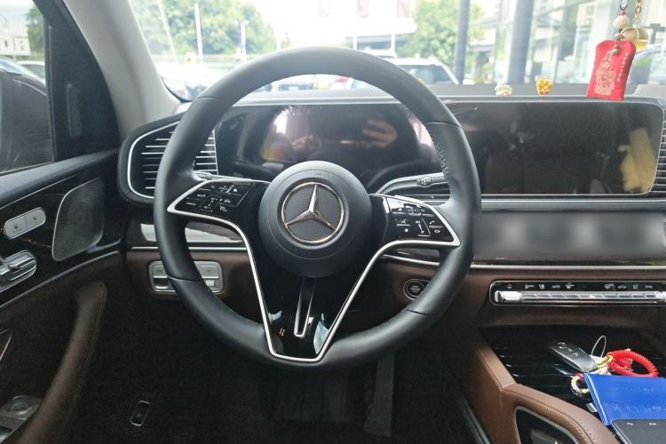 Used Mercedes-Benz GLE 2025 GLE 350 4MATIC Stylish Model Steering Wheel