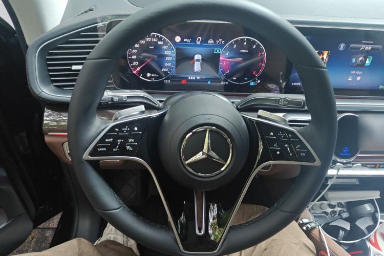 Used Mercedes-Benz GLE 2025 GLE 350 4MATIC Stylish Model Steering Wheel