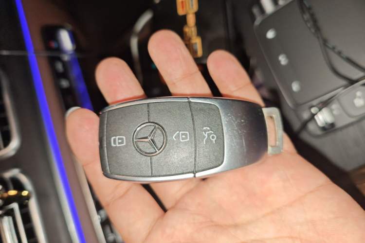 Used Mercedes-Benz GLE 2025 GLE 450 4MATIC Luxury Model Vehicle Key