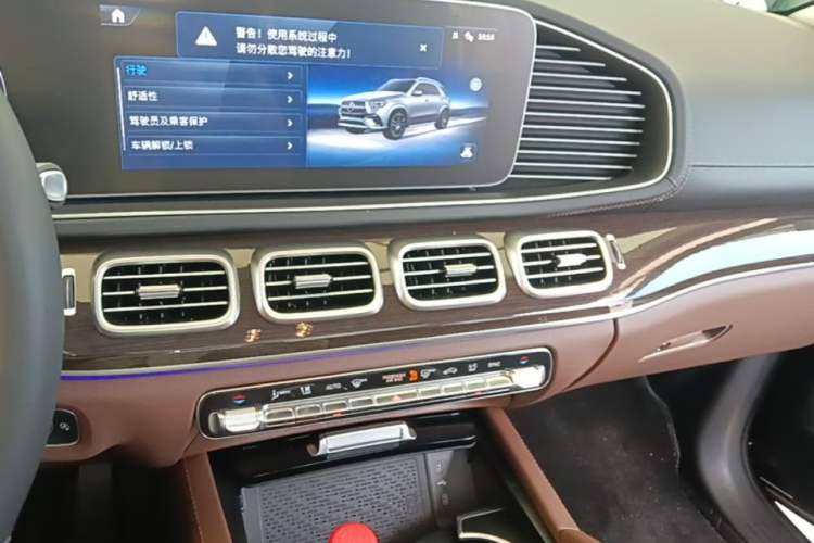 Used Mercedes-Benz GLE 2025 GLE 350 4MATIC Stylish Model Audio And AC Panel