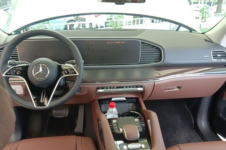 Used Mercedes-Benz GLE 2025 GLE 350 4MATIC Stylish Model Center Console