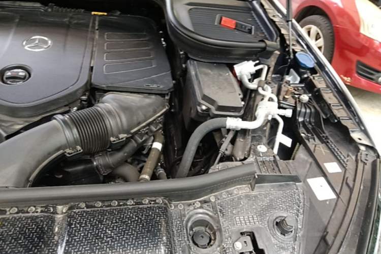 Used Mercedes-Benz GLE 2025 GLE 350 4MATIC Stylish Model Engine Bay Left