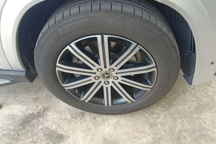 Used Mercedes-Benz GLE 2025 GLE 350 4MATIC Stylish Model Right Front Wheel Hub