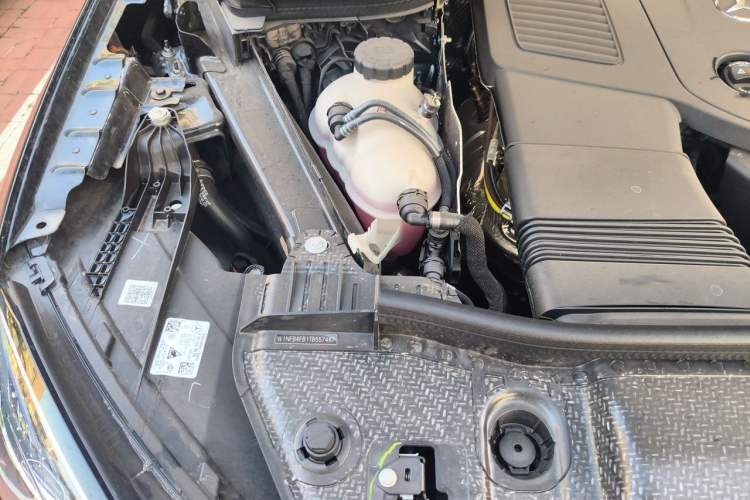 Used Mercedes-Benz GLE 2026 GLE 350 4MATIC Dynamic Model Engine Bay Right