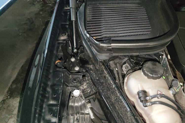 Used Mercedes-Benz GLE 2026 GLE 350 4MATIC Dynamic Model Engine Bay Right