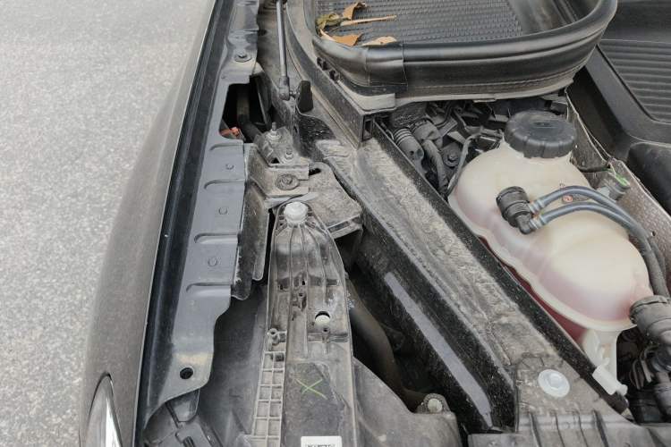 Used Mercedes-Benz GLE 2026 GLE 350 4MATIC Dynamic Model Engine Bay Right