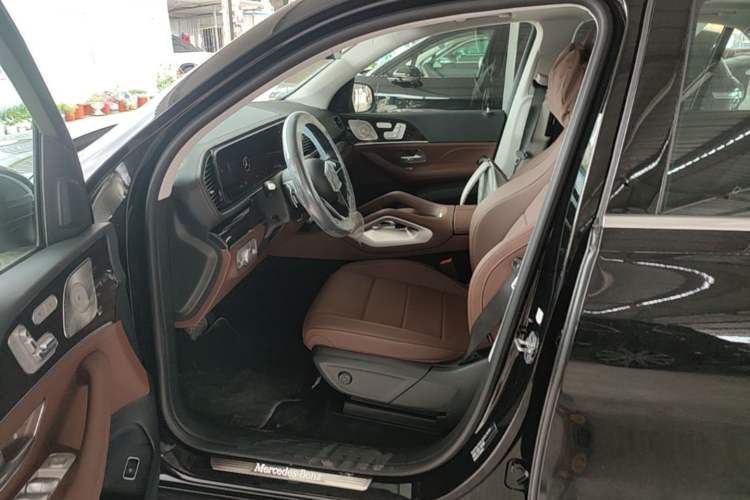 Used Mercedes-Benz GLE 2026 GLE 350 4MATIC Dynamic Model Left Front Seat