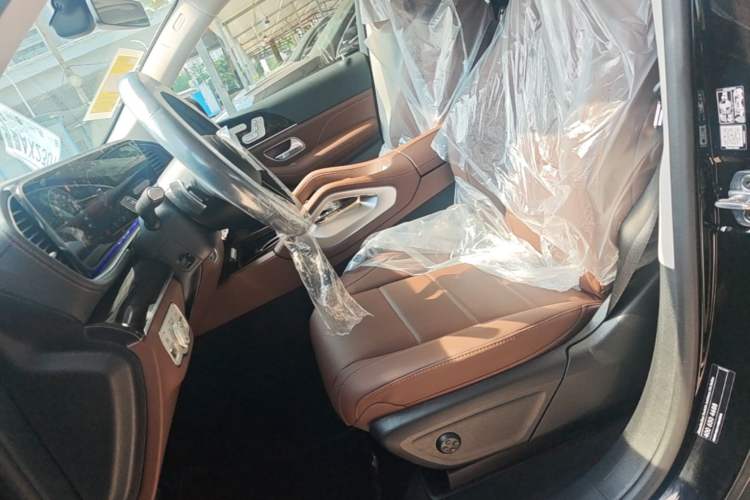 Used Mercedes-Benz GLE 2026 Model GLE 350 4MATIC Fashion Version Left Front Seat