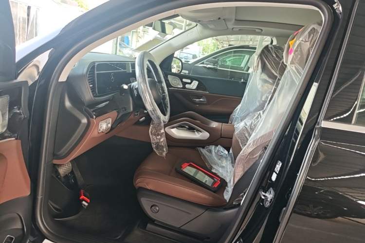 Used Mercedes-Benz GLE 2026 Model GLE 350 4MATIC Fashion Version Left Front Seat