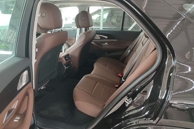 Used Mercedes-Benz GLE 2026 GLE 350 4MATIC Dynamic Model Left Rear Seat